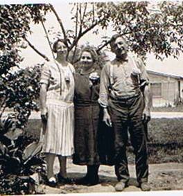 Anna Arrix with her husband and unknown woman