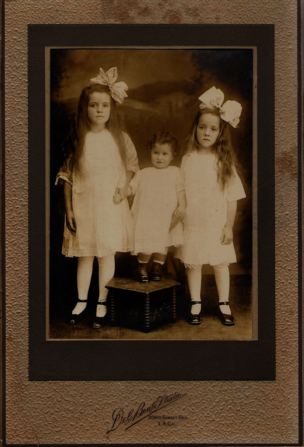 Yriarte girls photo