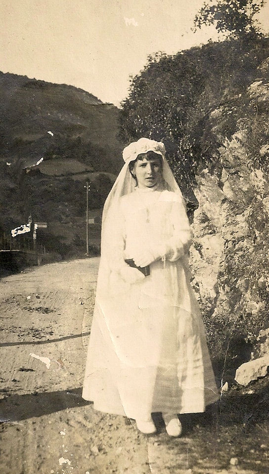 Esponda, Marianne Communion 1922 
Photo taken in front of Martinea in Les Aldudes